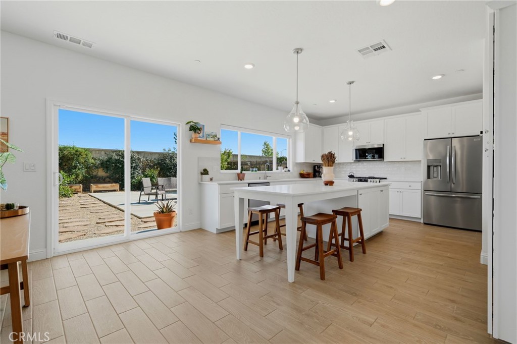 2445 W Claridge Way, Hanford, CA 93230
