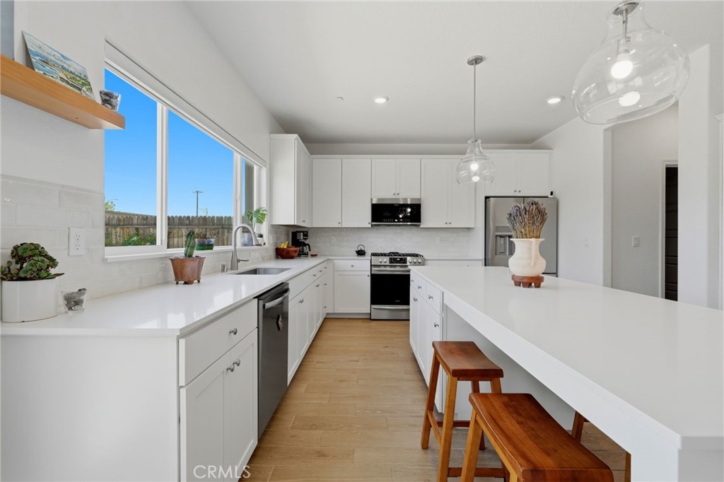 2445 W Claridge Way, Hanford, CA 93230