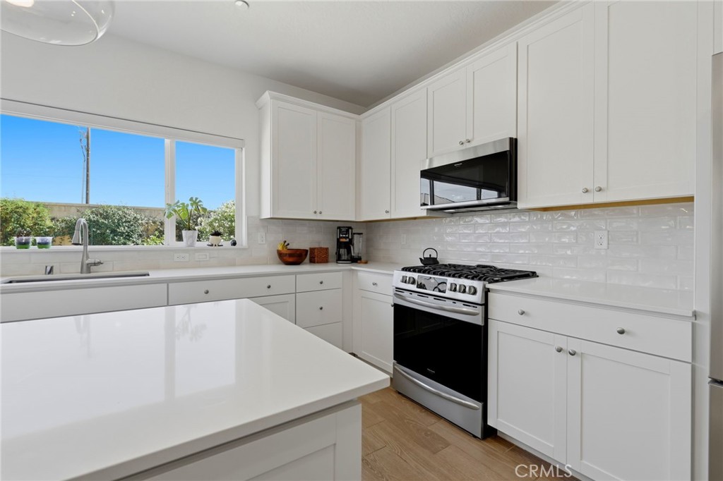 2445 W Claridge Way, Hanford, CA 93230