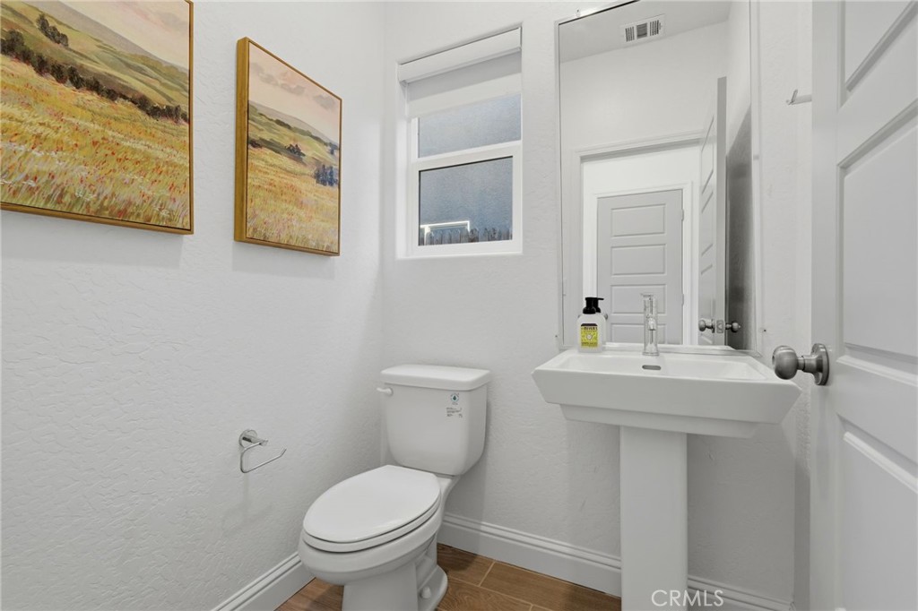 2445 W Claridge Way, Hanford, CA 93230