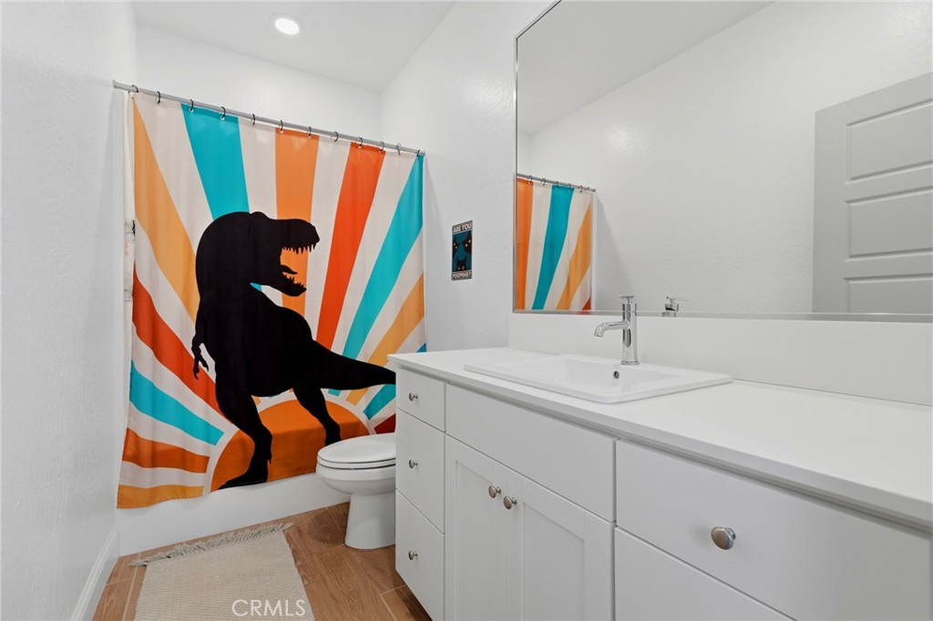 2445 W Claridge Way, Hanford, CA 93230