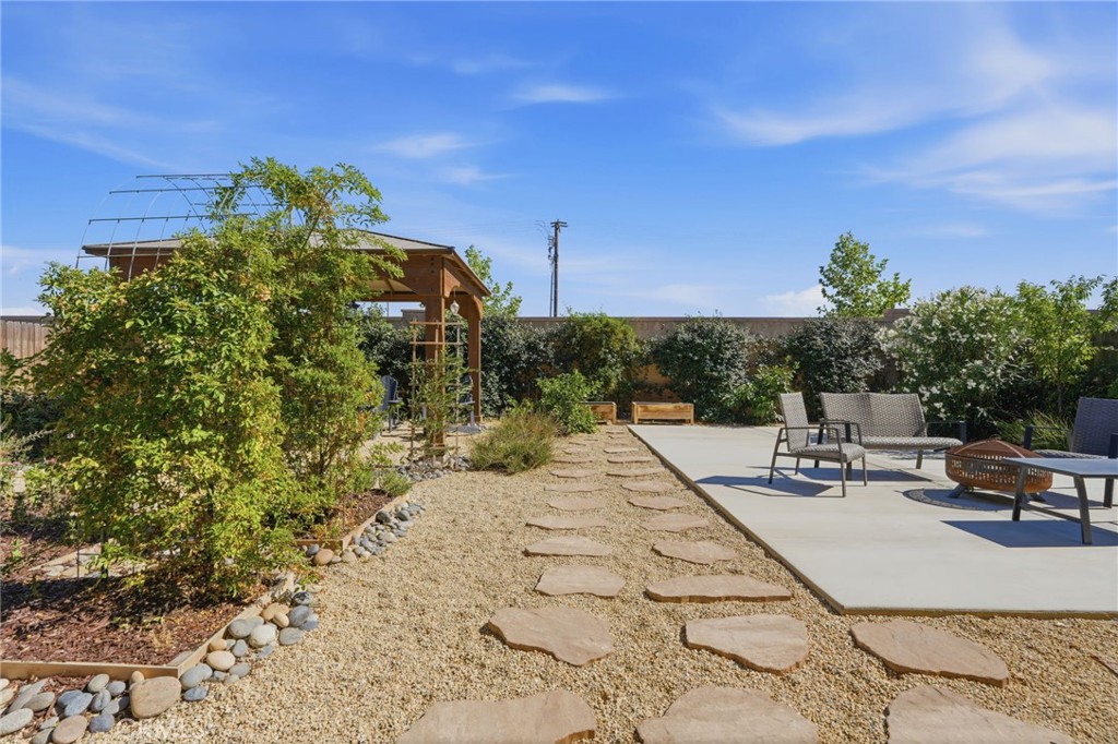 2445 W Claridge Way, Hanford, CA 93230