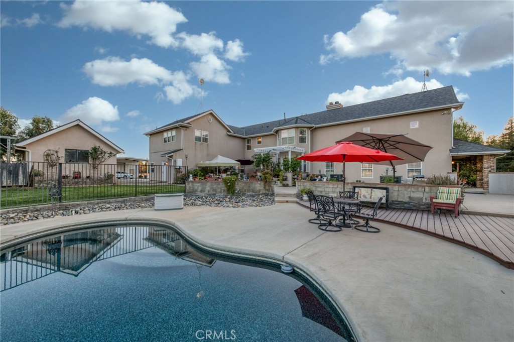 8485 N Madsen, Clovis, CA 93619