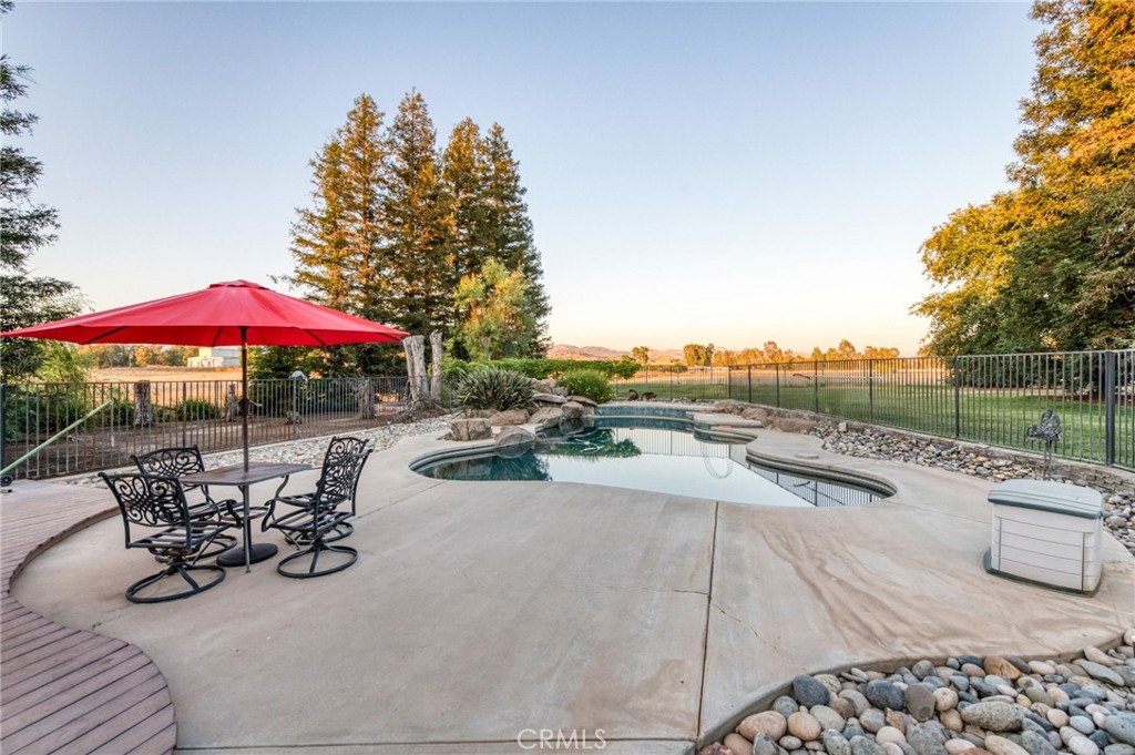 8485 N Madsen, Clovis, CA 93619