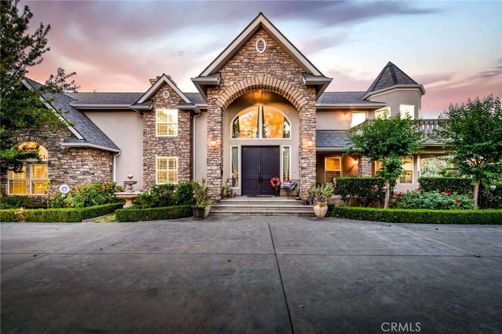 8485 N Madsen, Clovis, CA 93619