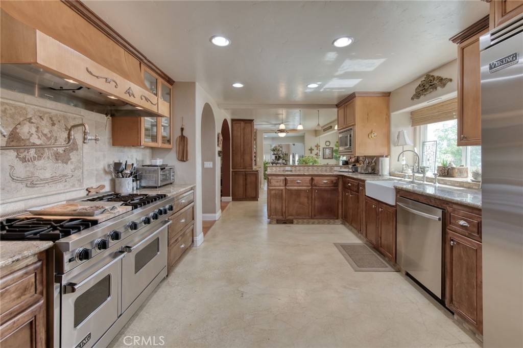 8485 N Madsen, Clovis, CA 93619