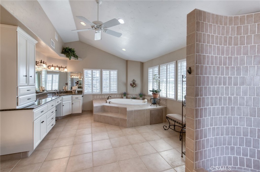 8485 N Madsen, Clovis, CA 93619