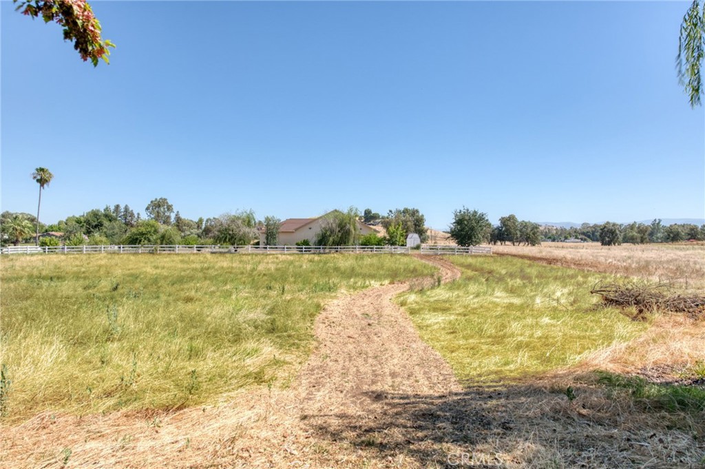 8485 N Madsen, Clovis, CA 93619
