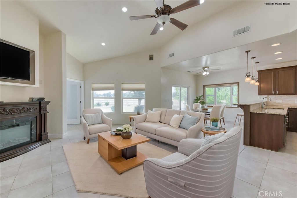 8485 N Madsen, Clovis, CA 93619