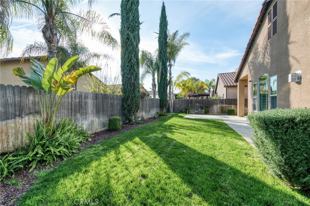 1563 E Via Mirasol, Fresno, CA 93730