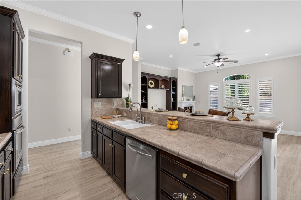 1563 E Via Mirasol, Fresno, CA 93730