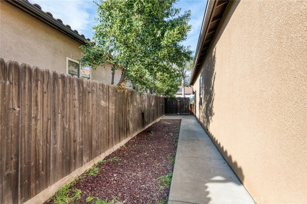1563 E Via Mirasol, Fresno, CA 93730
