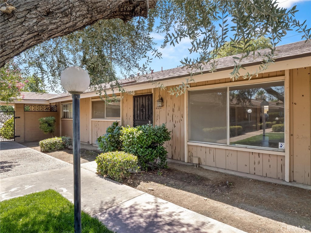 3725 N Fruit, Fresno, CA 93705