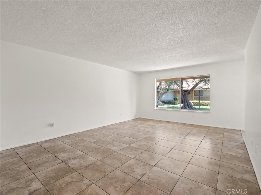 3725 N Fruit, Fresno, CA 93705
