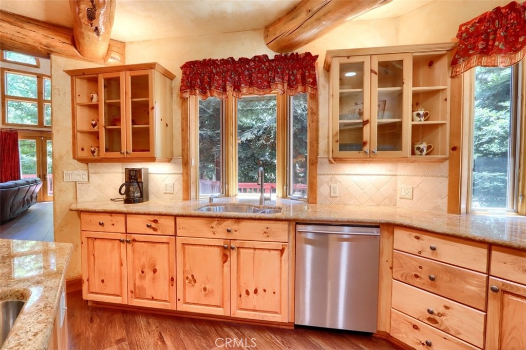 54736 Willow Cove Rd, Bass Lake, CA 93604