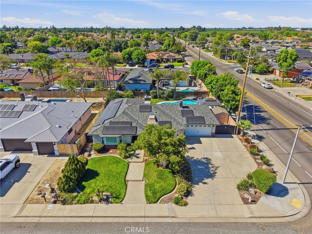 100 W Adrian Way, Hanford, CA 93230