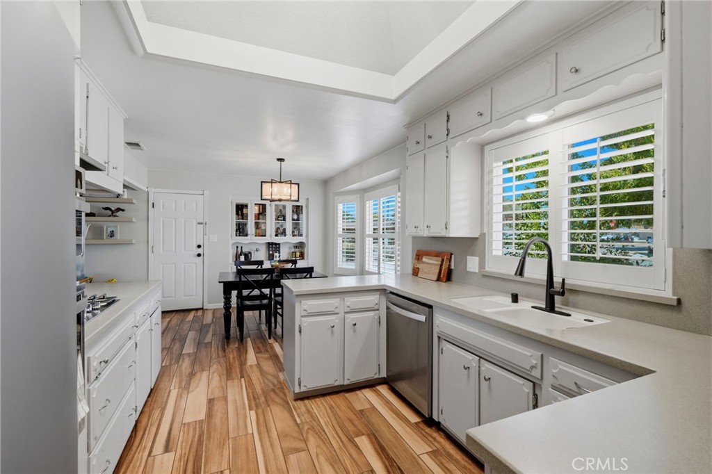 100 W Adrian Way, Hanford, CA 93230
