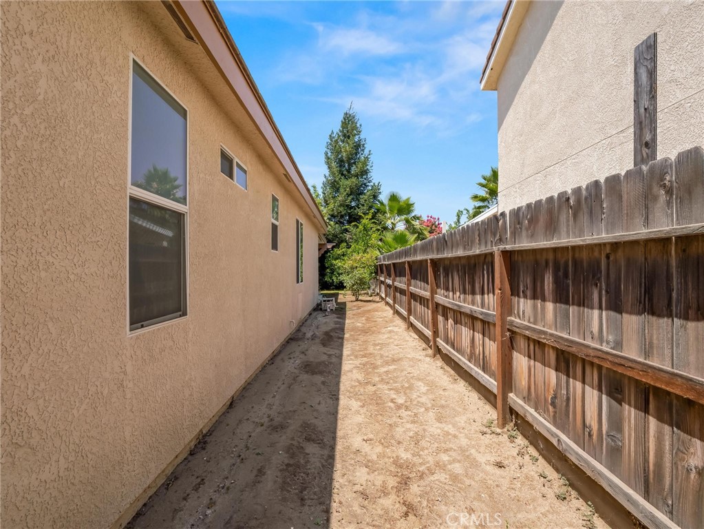 2222 Carson, Clovis, CA 93611