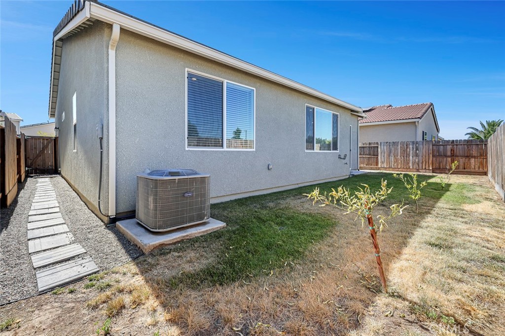636 N Apricot, Fresno, CA 93727