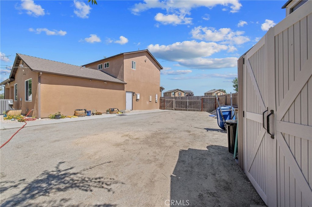 908 Tuscany Ct, Lemoore, CA 93245