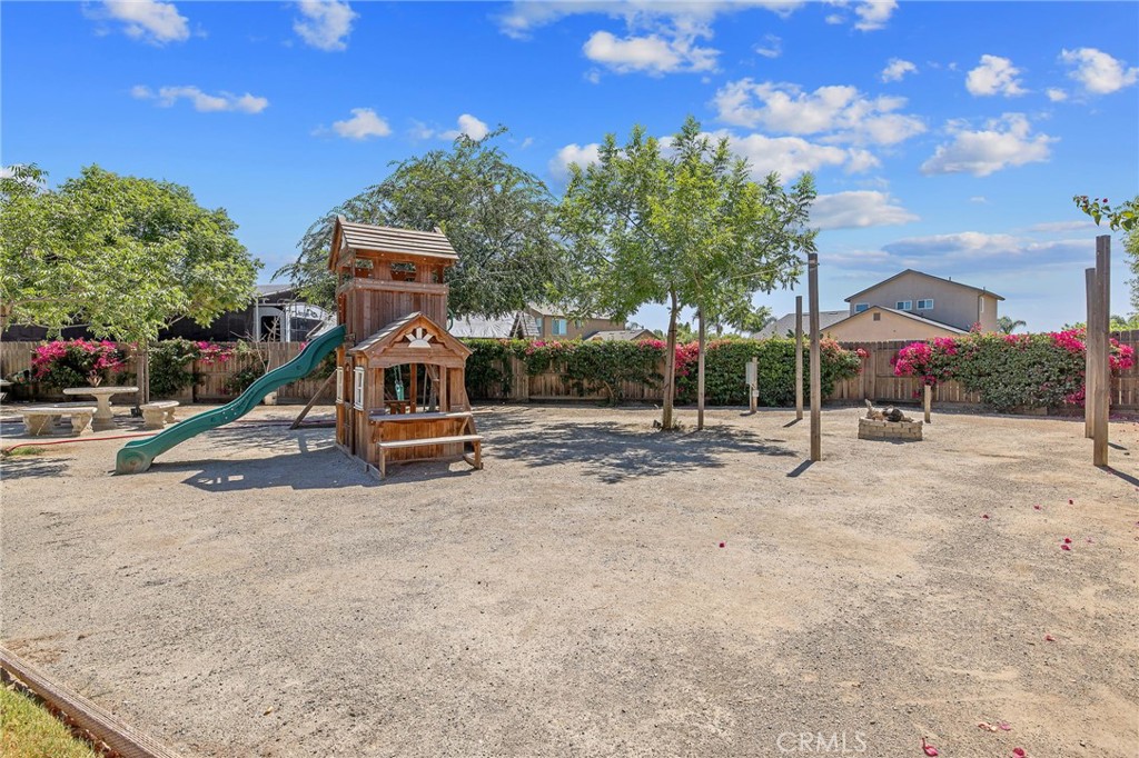 908 Tuscany Ct, Lemoore, CA 93245