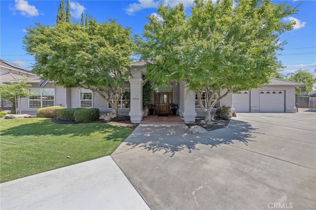 2833 E Laura Ct, Visalia, CA 93292