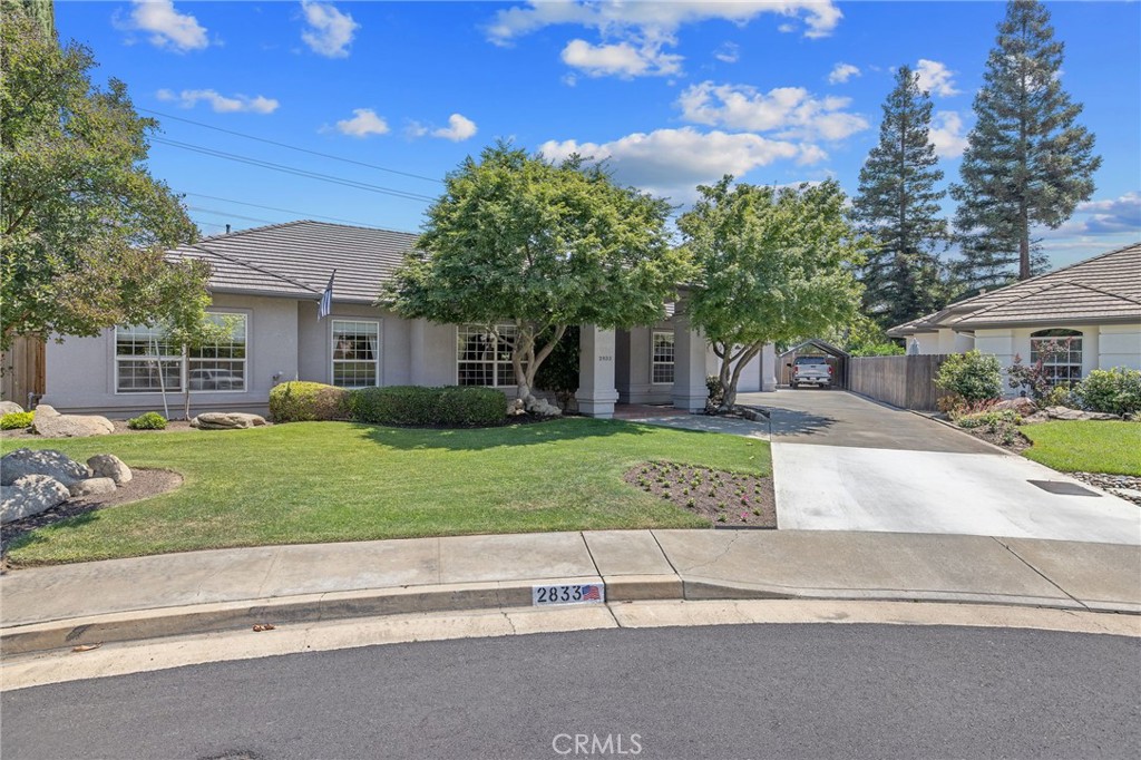 2833 E Laura Ct, Visalia, CA 93292