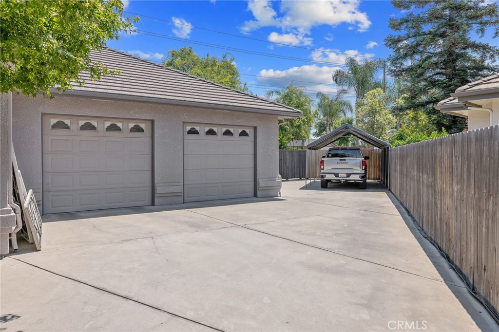 2833 E Laura Ct, Visalia, CA 93292