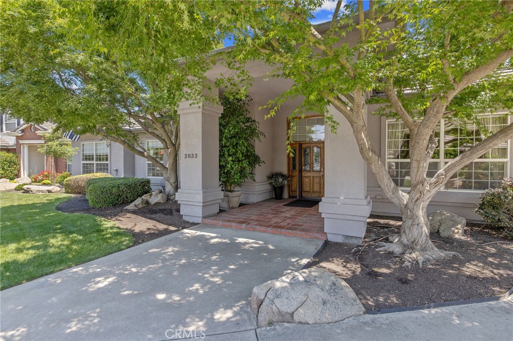 2833 E Laura Ct, Visalia, CA 93292