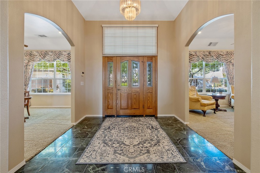 2833 E Laura Ct, Visalia, CA 93292