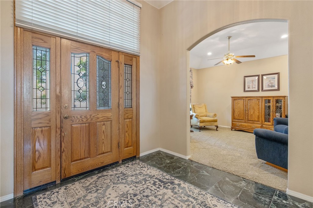 2833 E Laura Ct, Visalia, CA 93292