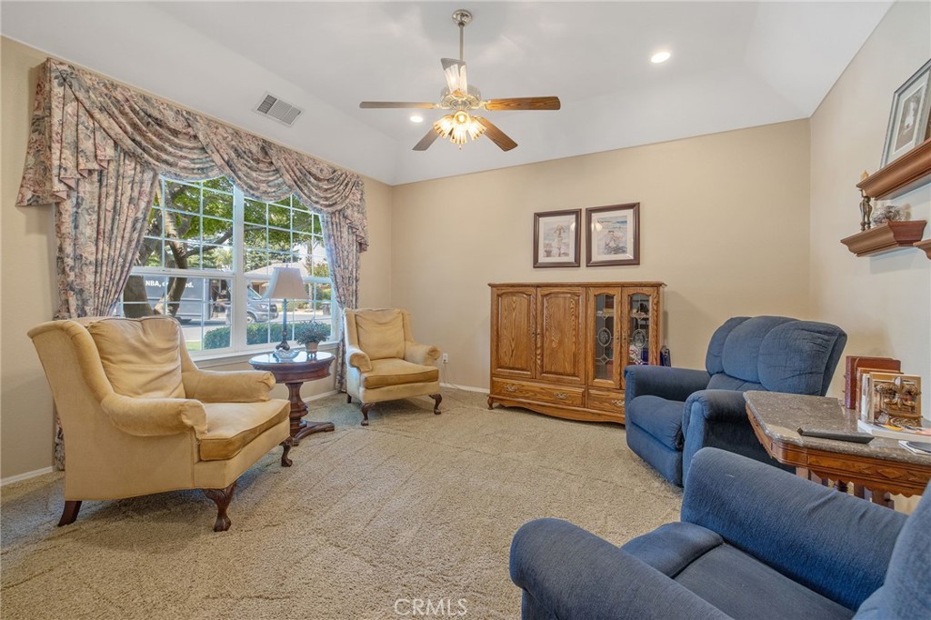 2833 E Laura Ct, Visalia, CA 93292