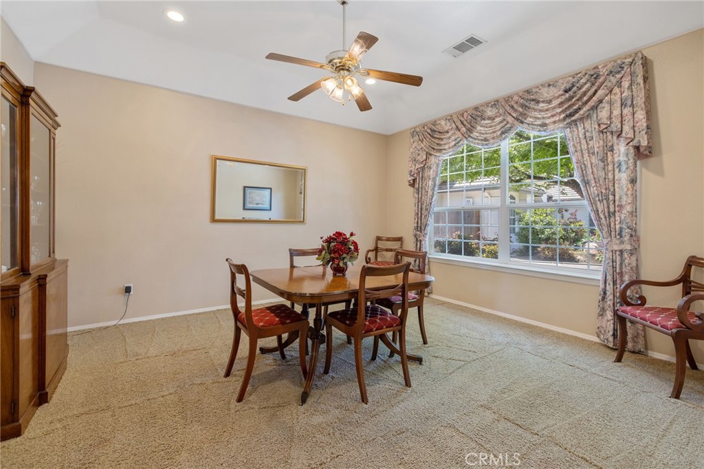 2833 E Laura Ct, Visalia, CA 93292