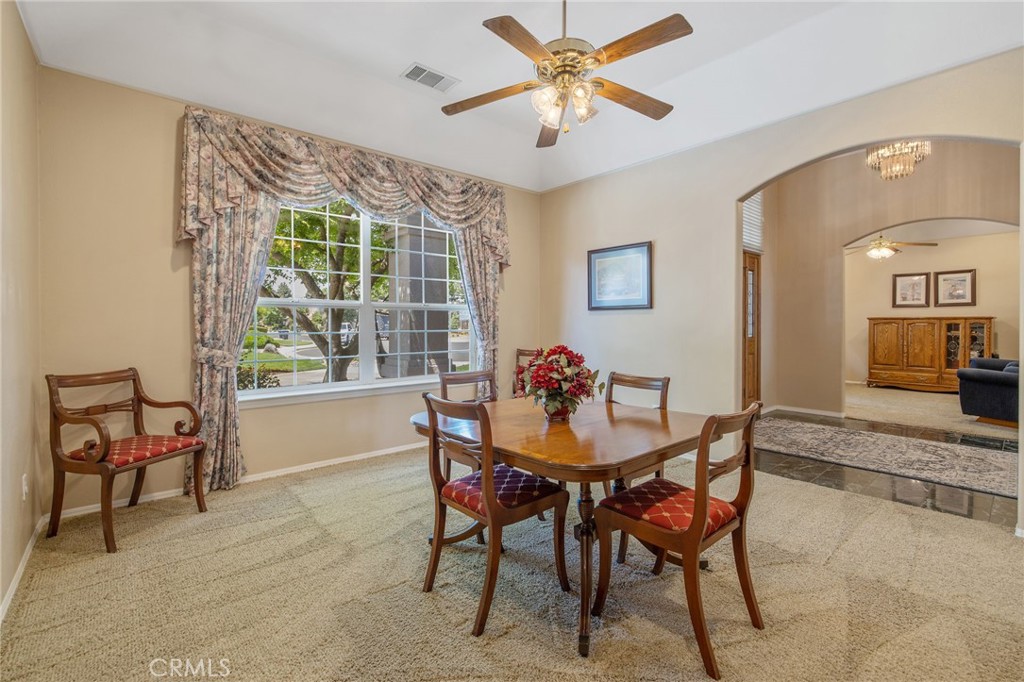 2833 E Laura Ct, Visalia, CA 93292