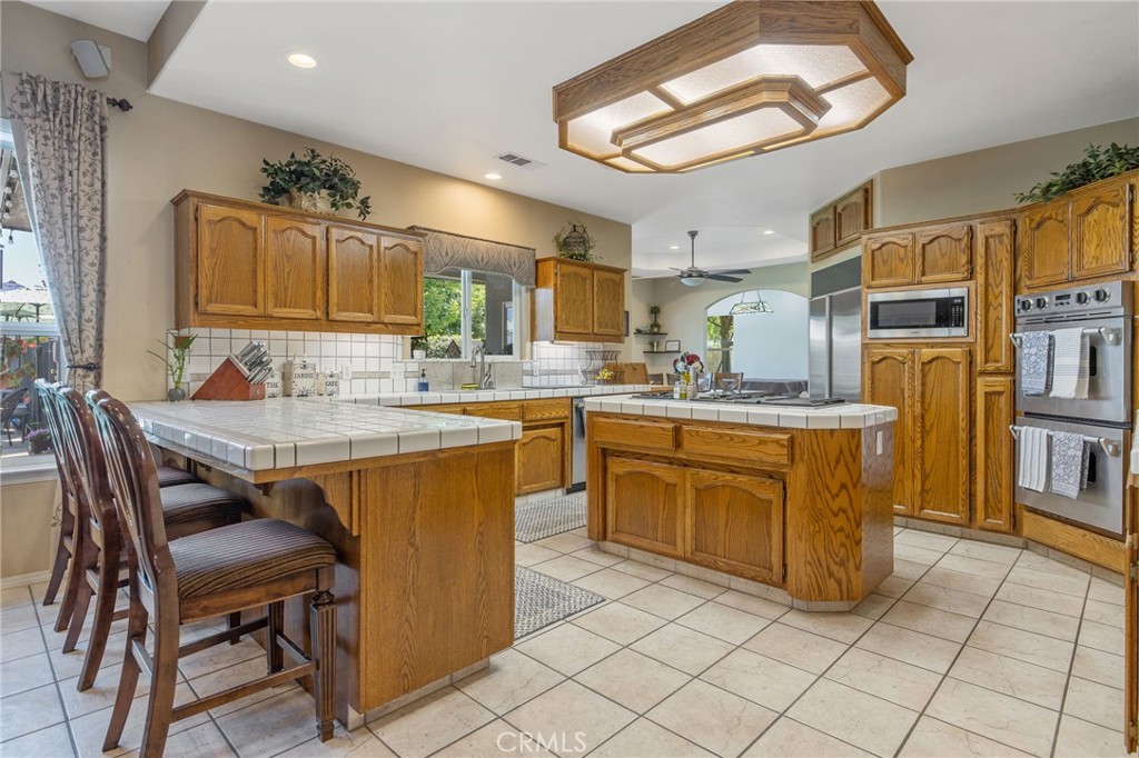 2833 E Laura Ct, Visalia, CA 93292