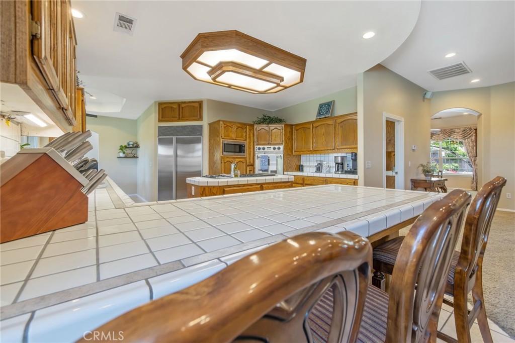 2833 E Laura Ct, Visalia, CA 93292