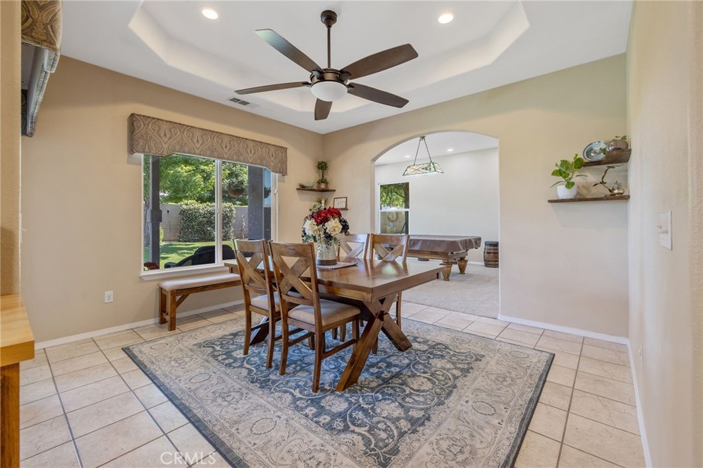 2833 E Laura Ct, Visalia, CA 93292