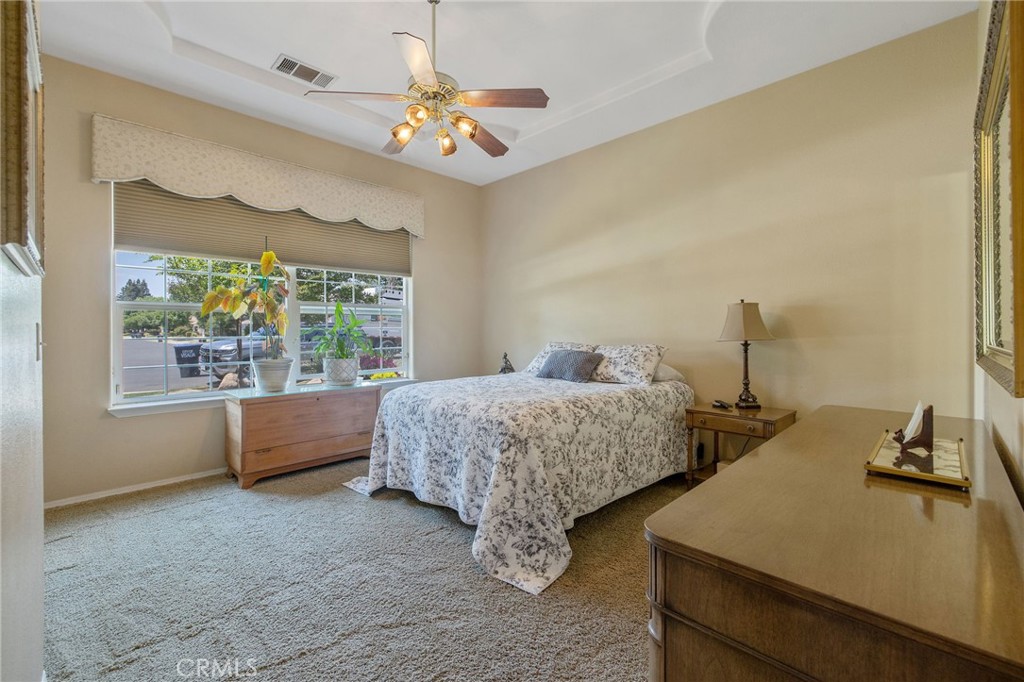 2833 E Laura Ct, Visalia, CA 93292