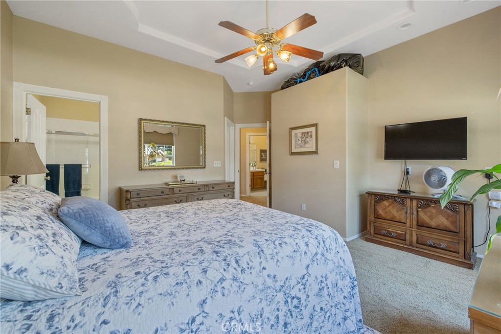 2833 E Laura Ct, Visalia, CA 93292