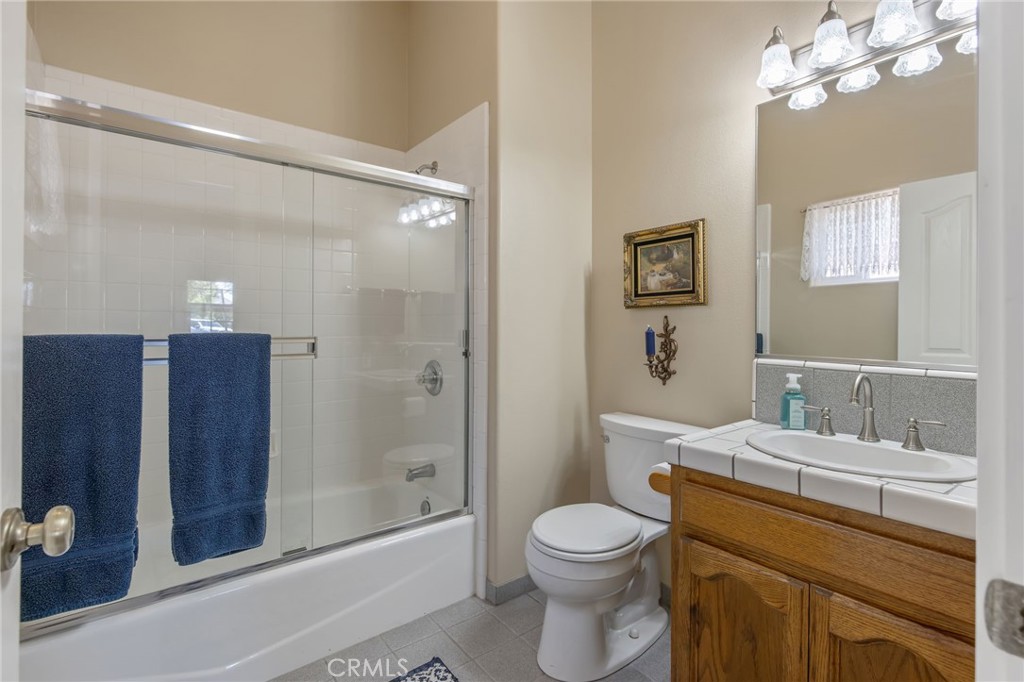 2833 E Laura Ct, Visalia, CA 93292