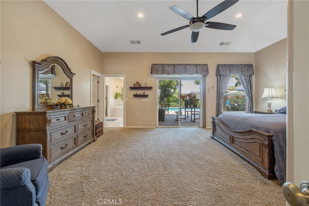2833 E Laura Ct, Visalia, CA 93292