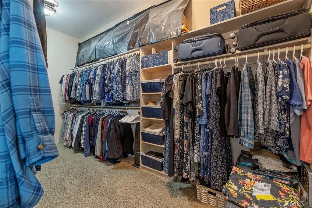 2833 E Laura Ct, Visalia, CA 93292