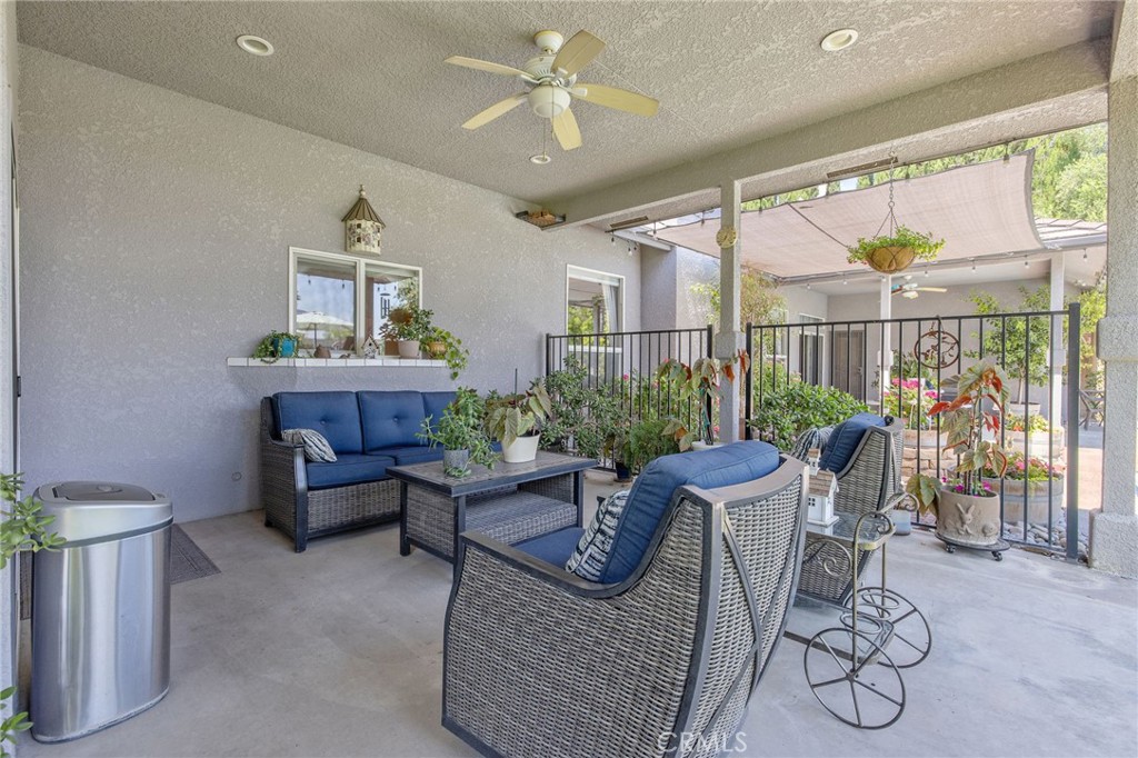 2833 E Laura Ct, Visalia, CA 93292
