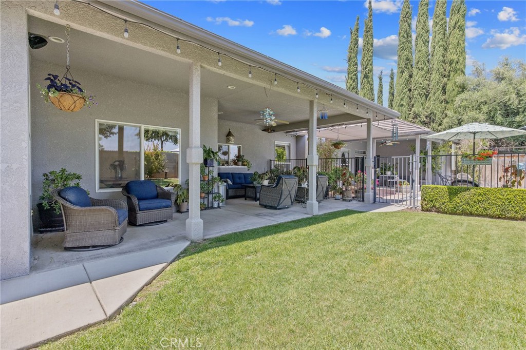 2833 E Laura Ct, Visalia, CA 93292