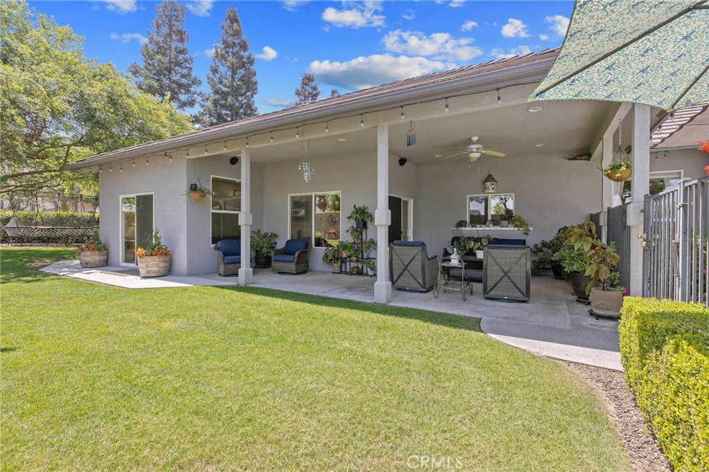 2833 E Laura Ct, Visalia, CA 93292