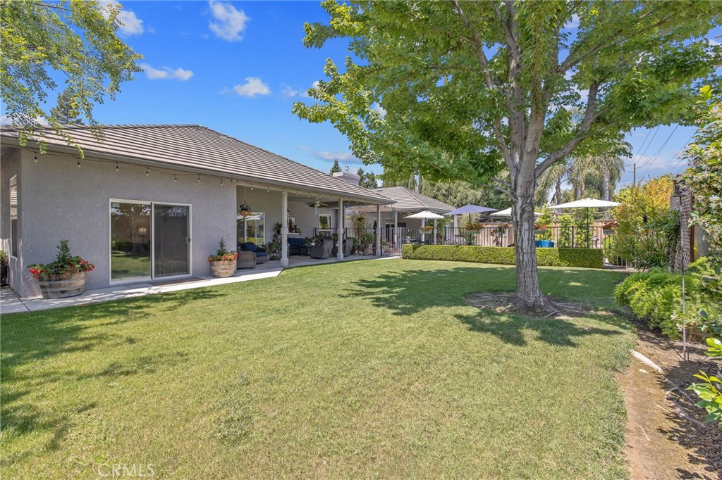 2833 E Laura Ct, Visalia, CA 93292