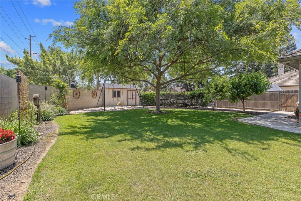 2833 E Laura Ct, Visalia, CA 93292