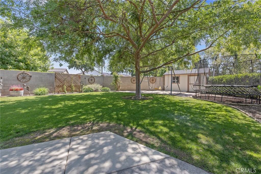 2833 E Laura Ct, Visalia, CA 93292