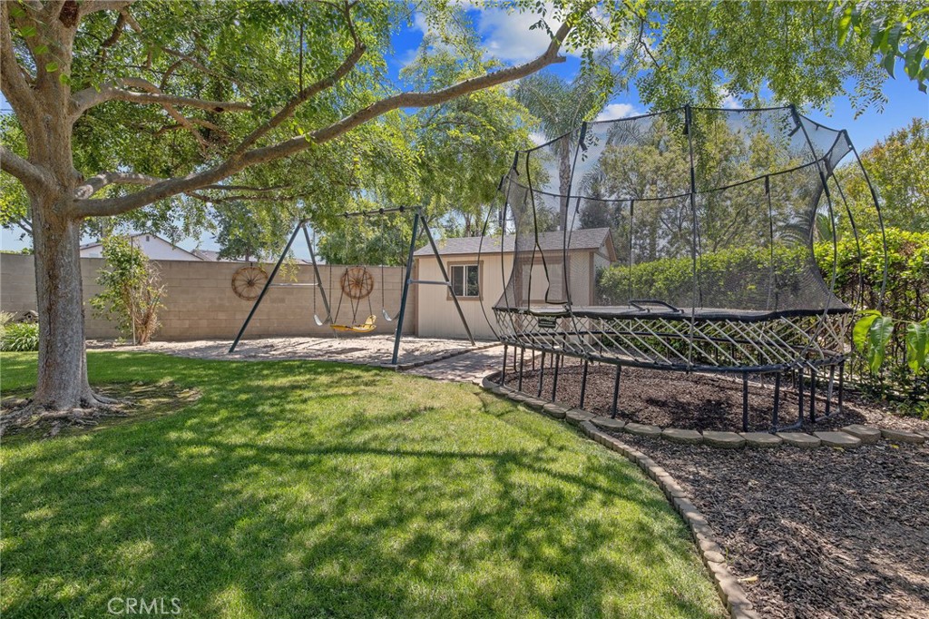 2833 E Laura Ct, Visalia, CA 93292