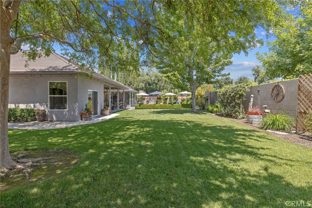 2833 E Laura Ct, Visalia, CA 93292